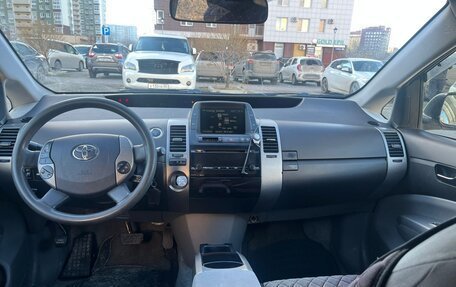 Toyota Prius, 2005 год, 579 000 рублей, 3 фотография