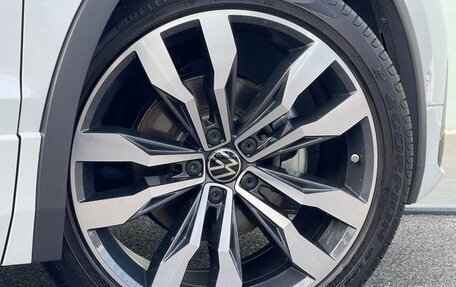 Volkswagen Tiguan II, 2022 год, 2 650 000 рублей, 17 фотография