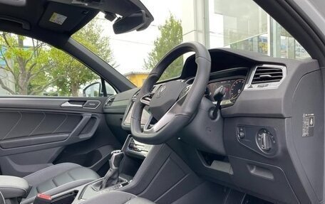 Volkswagen Tiguan II, 2022 год, 2 650 000 рублей, 20 фотография