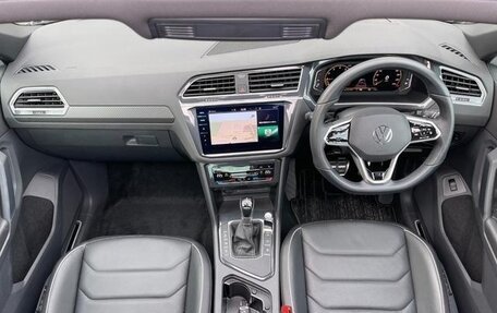 Volkswagen Tiguan II, 2022 год, 2 650 000 рублей, 21 фотография