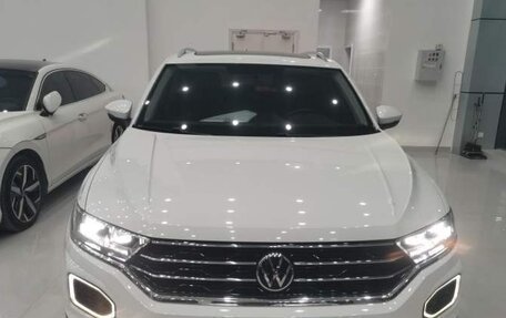 Volkswagen T-Roc I, 2021 год, 1 585 000 рублей, 2 фотография