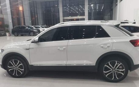 Volkswagen T-Roc I, 2021 год, 1 585 000 рублей, 5 фотография