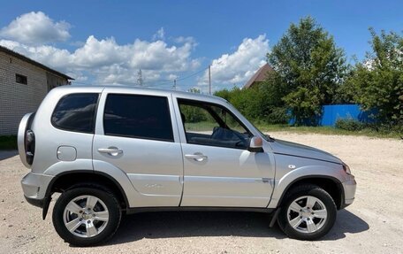 Chevrolet Niva I рестайлинг, 2012 год, 600 000 рублей, 3 фотография