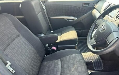 Toyota ISis I, 2013 год, 995 000 рублей, 17 фотография