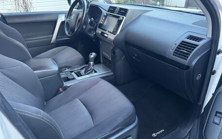 Toyota Land Cruiser Prado 150 рестайлинг 2, 2019 год, 4 750 000 рублей, 11 фотография