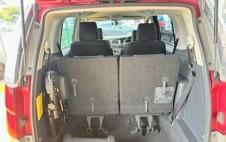 Toyota ISis I, 2012 год, 991 000 рублей, 8 фотография