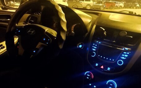 Hyundai Solaris II рестайлинг, 2012 год, 670 000 рублей, 13 фотография