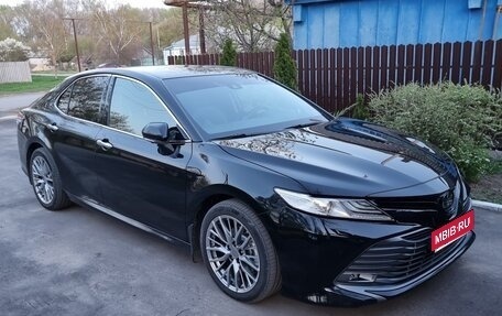 Toyota Camry, 2021 год, 3 000 000 рублей, 1 фотография