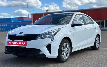KIA Rio IV, 2021 год, 1 700 000 рублей, 3 фотография