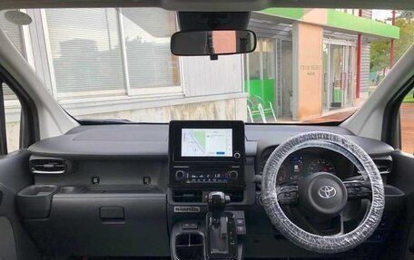 Toyota Sienta, 2023 год, 1 275 586 рублей, 7 фотография