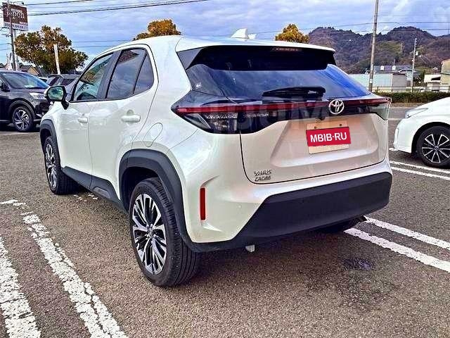 Toyota Yaris Cross, 2022 год, 1 100 000 рублей, 3 фотография