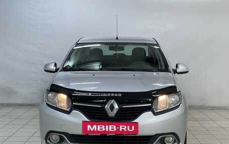 Renault Logan II, 2018 год, 650 000 рублей, 3 фотография
