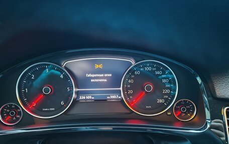 Volkswagen Touareg III, 2011 год, 2 050 000 рублей, 12 фотография