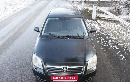 Toyota Avensis III рестайлинг, 2004 год, 595 000 рублей, 2 фотография