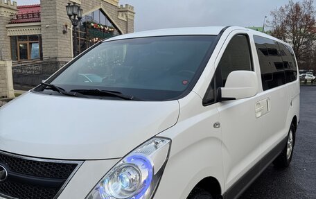 Hyundai Grand Starex Grand Starex I рестайлинг 2, 2015 год, 2 050 000 рублей, 2 фотография