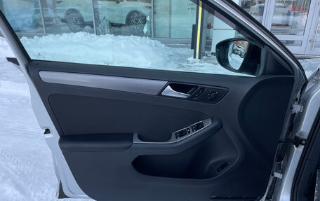 Volkswagen Jetta VI, 2013 год, 930 000 рублей, 11 фотография