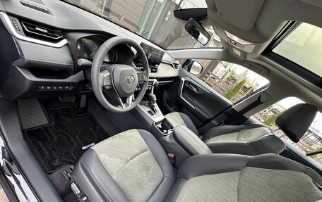 Toyota RAV4, 2025 год, 4 300 000 рублей, 9 фотография