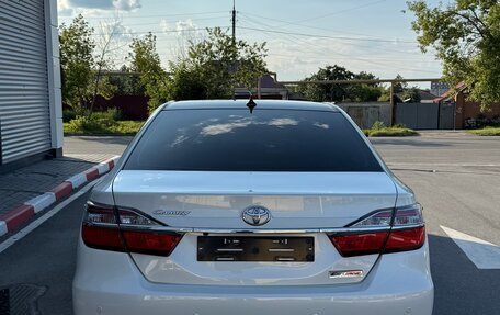 Toyota Camry, 2017 год, 2 400 000 рублей, 4 фотография