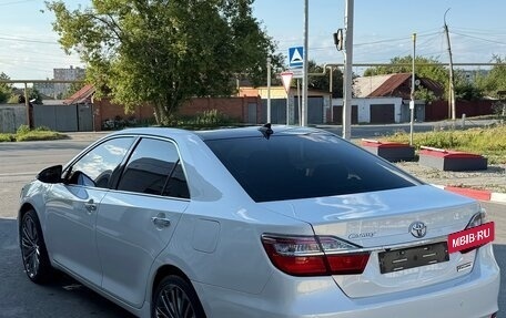 Toyota Camry, 2017 год, 2 400 000 рублей, 5 фотография
