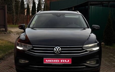 Volkswagen Passat B8 рестайлинг, 2019 год, 1 900 000 рублей, 1 фотография