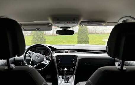 Volkswagen Passat B8 рестайлинг, 2019 год, 1 900 000 рублей, 8 фотография