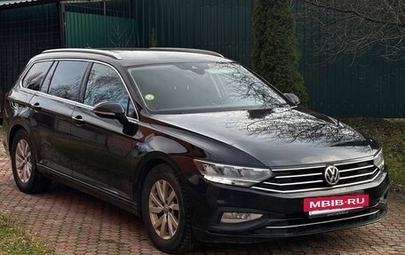 Volkswagen Passat B8 рестайлинг, 2019 год, 1 900 000 рублей, 2 фотография