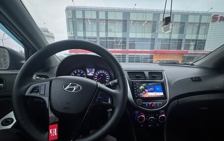 Hyundai Solaris II рестайлинг, 2011 год, 690 000 рублей, 6 фотография