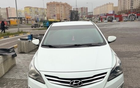 Hyundai Solaris II рестайлинг, 2015 год, 1 350 000 рублей, 1 фотография