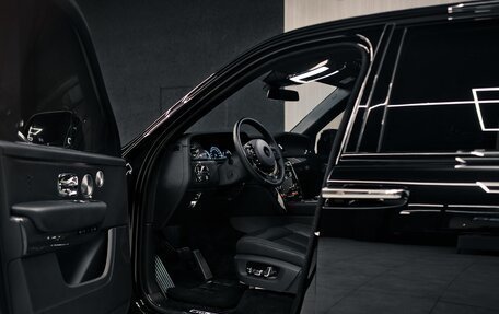 Rolls-Royce Cullinan, 2021 год, 43 000 000 рублей, 6 фотография