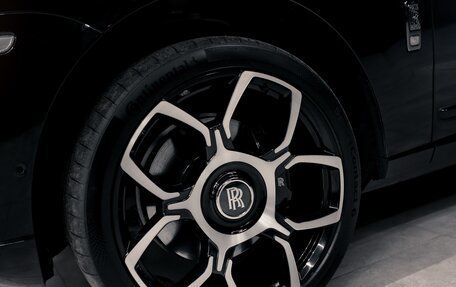 Rolls-Royce Cullinan, 2021 год, 43 000 000 рублей, 17 фотография