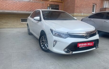 Toyota Camry, 2016 год, 1 870 000 рублей, 2 фотография