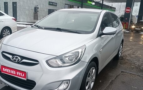 Hyundai Solaris II рестайлинг, 2012 год, 599 000 рублей, 1 фотография