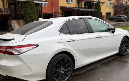 Toyota Camry, 2019 год, 2 400 000 рублей, 2 фотография