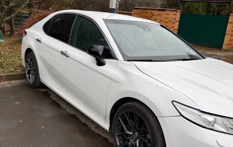 Toyota Camry, 2019 год, 2 400 000 рублей, 4 фотография