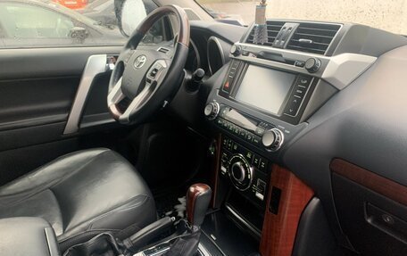 Toyota Land Cruiser Prado 150 рестайлинг 2, 2016 год, 3 700 000 рублей, 5 фотография