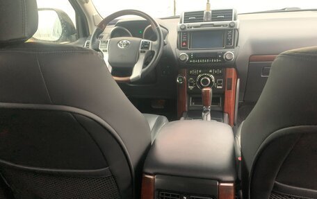 Toyota Land Cruiser Prado 150 рестайлинг 2, 2016 год, 3 700 000 рублей, 6 фотография