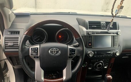 Toyota Land Cruiser Prado 150 рестайлинг 2, 2016 год, 3 700 000 рублей, 9 фотография