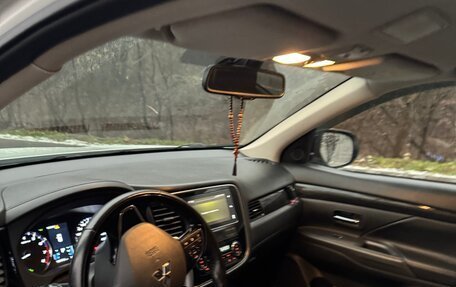 Mitsubishi Outlander III рестайлинг 3, 2017 год, 2 050 000 рублей, 10 фотография