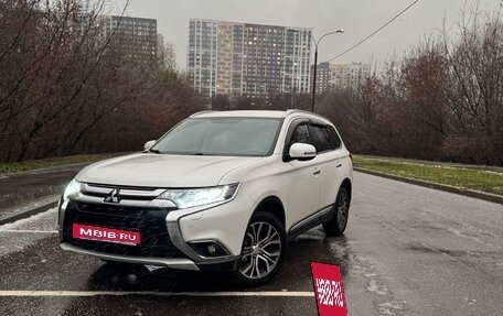 Mitsubishi Outlander III рестайлинг 3, 2017 год, 2 050 000 рублей, 2 фотография