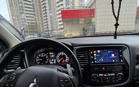 Mitsubishi Outlander III рестайлинг 3, 2017 год, 2 050 000 рублей, 16 фотография