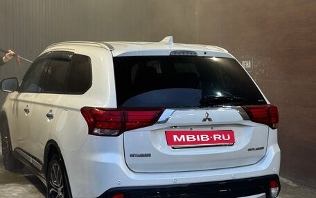 Mitsubishi Outlander III рестайлинг 3, 2017 год, 2 050 000 рублей, 15 фотография
