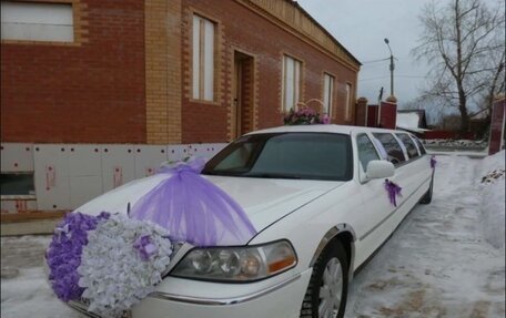 Lincoln Town Car III рестайлинг, 2003 год, 460 000 рублей, 2 фотография