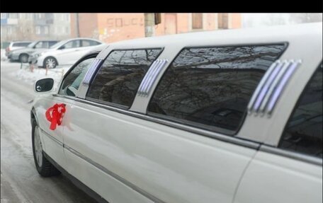 Lincoln Town Car III рестайлинг, 2003 год, 460 000 рублей, 3 фотография