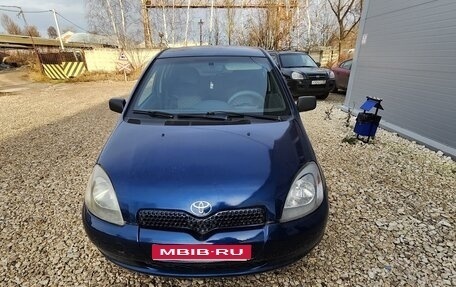 Toyota Yaris I рестайлинг, 2001 год, 300 000 рублей, 1 фотография