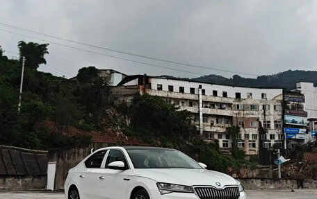 Skoda Superb III рестайлинг, 2023 год, 2 100 000 рублей, 1 фотография