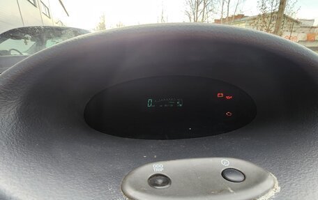 Toyota Yaris I рестайлинг, 2001 год, 300 000 рублей, 6 фотография