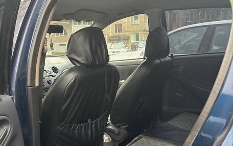 Toyota Yaris I рестайлинг, 2001 год, 300 000 рублей, 8 фотография