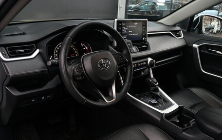 Toyota RAV4, 2019 год, 3 580 000 рублей, 11 фотография