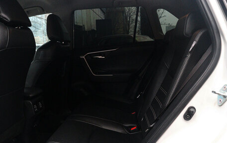 Toyota RAV4, 2019 год, 3 580 000 рублей, 10 фотография