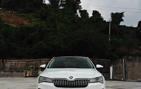 Skoda Superb III рестайлинг, 2023 год, 2 100 000 рублей, 2 фотография